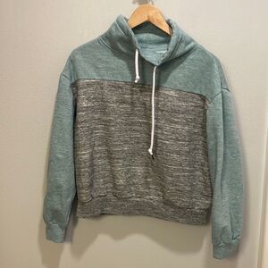 NWOT Reflex woman’s mock turtleneck grey and green sweatshirt